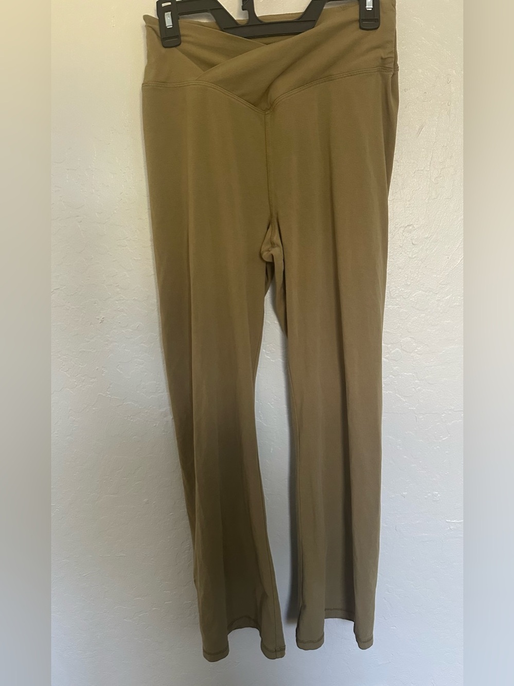 PINK Victoria’s Secret V-Crossover Waist Flare Leggings Olive L